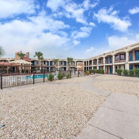 Days Inn By Wyndham San Antonio Splashtown/Att Center Eksteriør bilde