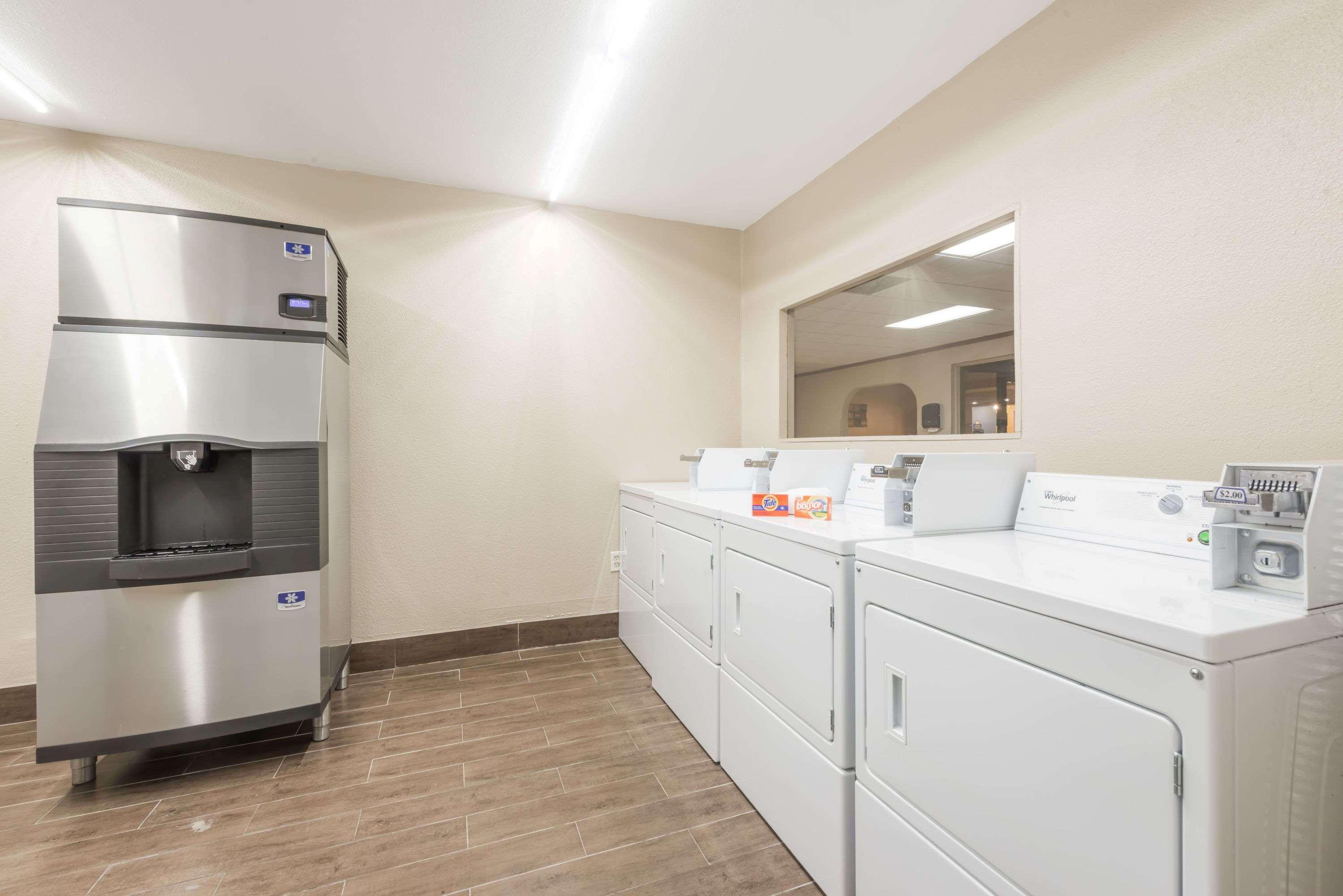 Days Inn By Wyndham San Antonio Splashtown/Att Center Eksteriør bilde