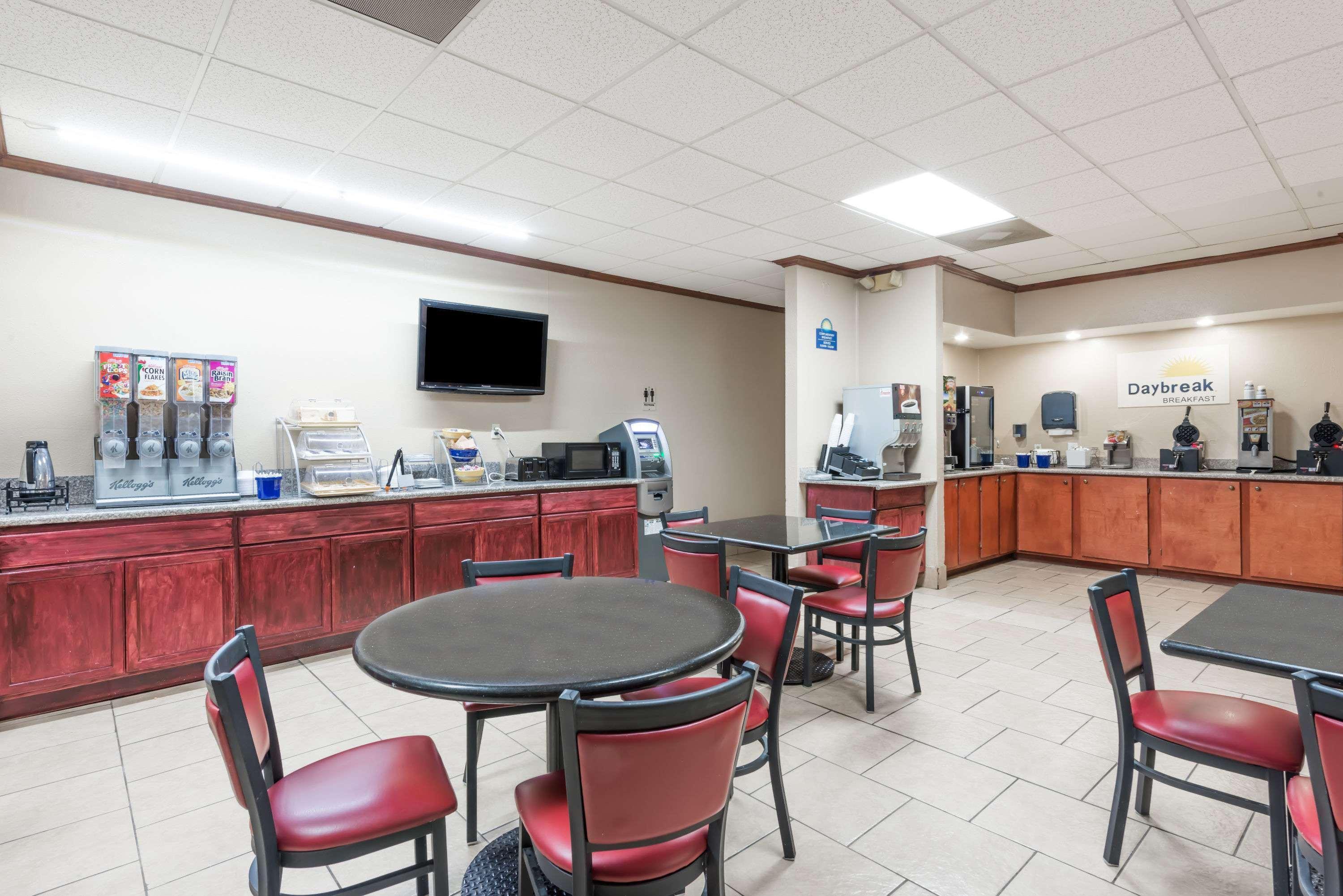 Days Inn By Wyndham San Antonio Splashtown/Att Center Eksteriør bilde