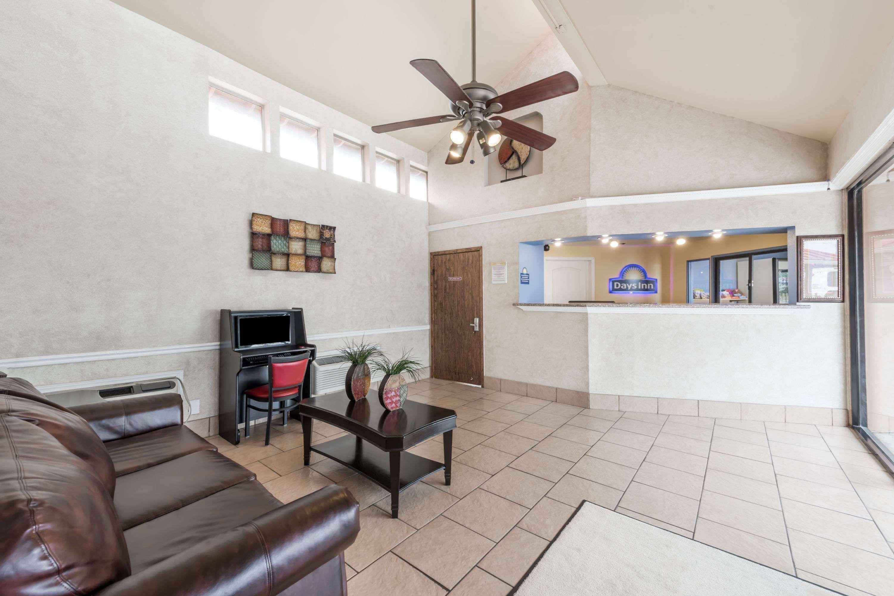Days Inn By Wyndham San Antonio Splashtown/Att Center Eksteriør bilde
