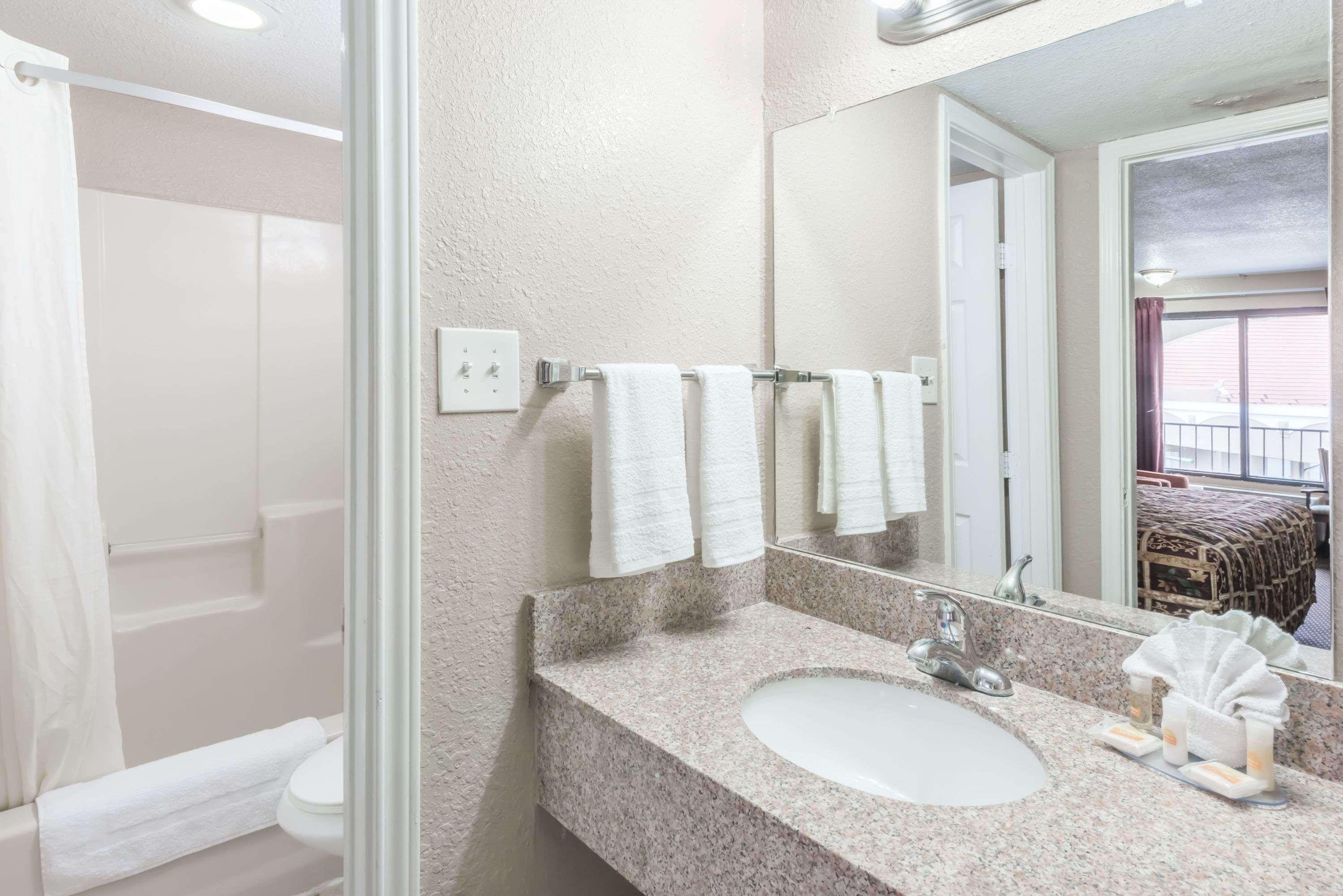 Days Inn By Wyndham San Antonio Splashtown/Att Center Eksteriør bilde