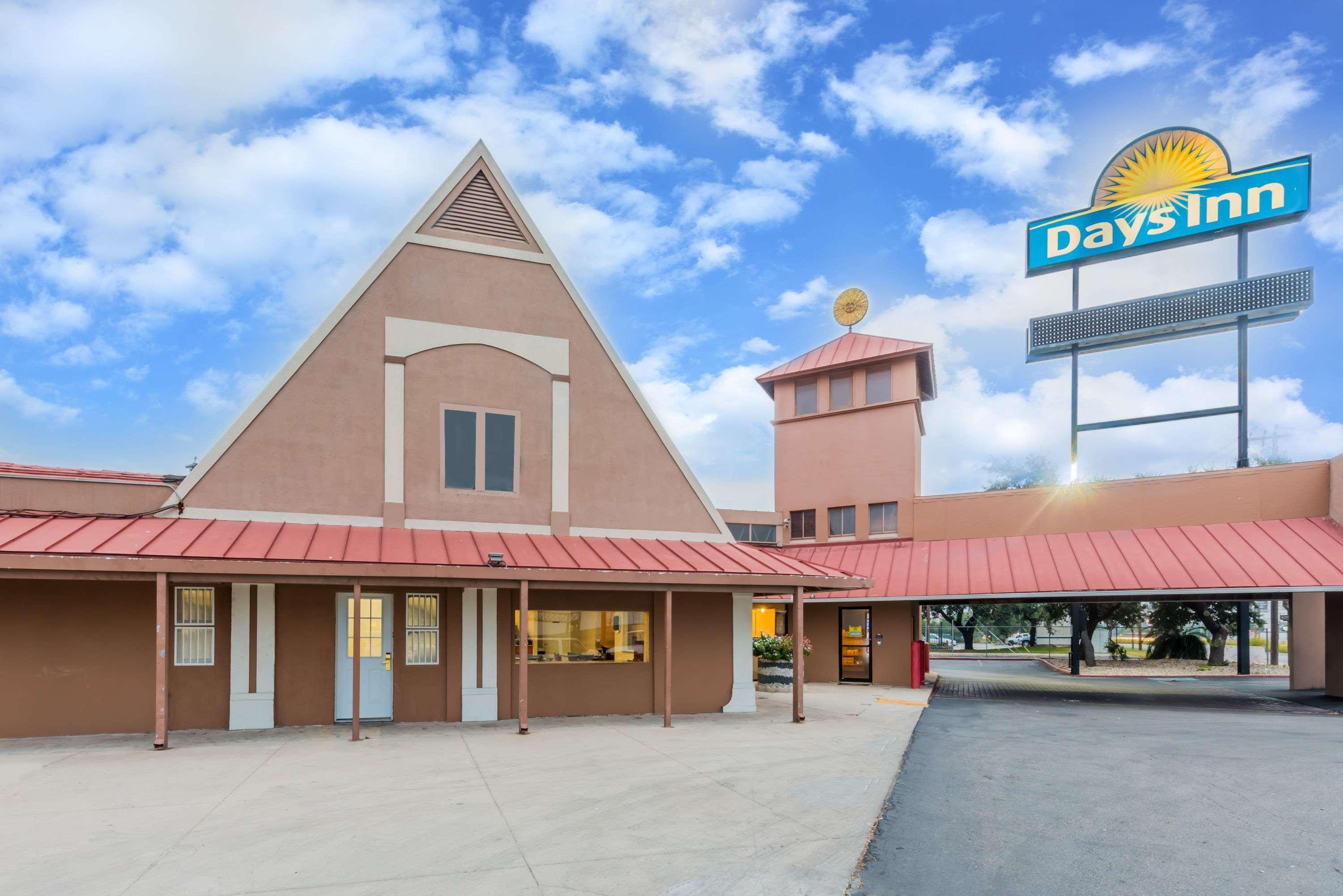 Days Inn By Wyndham San Antonio Splashtown/Att Center Eksteriør bilde