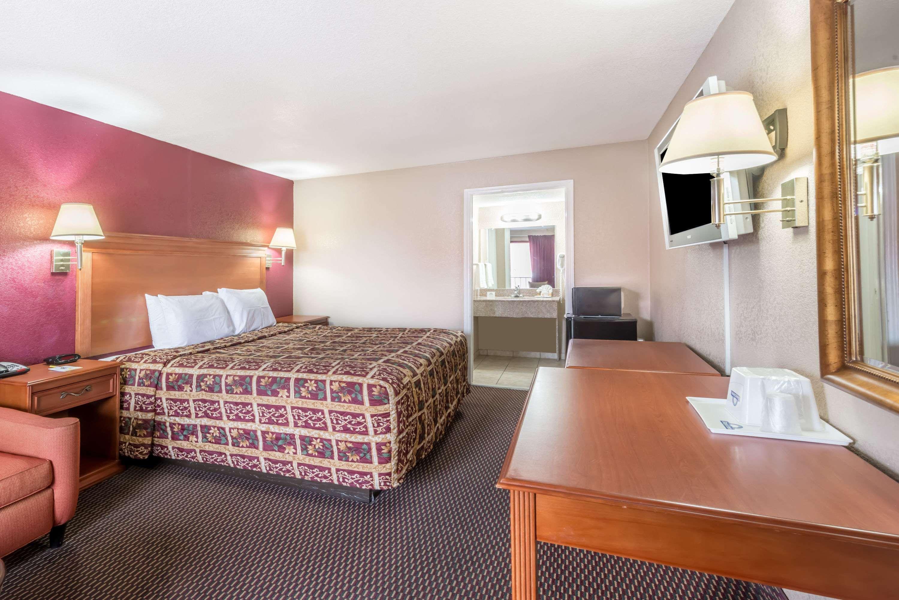 Days Inn By Wyndham San Antonio Splashtown/Att Center Eksteriør bilde